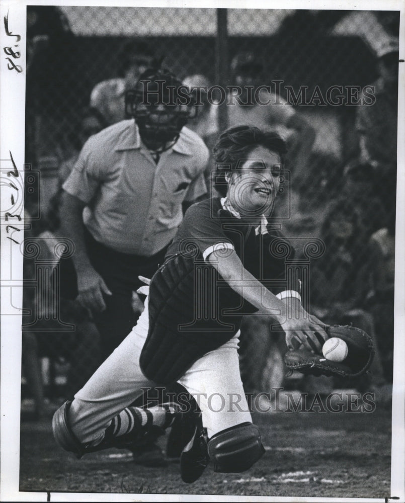 1978 Press Photo Gulfport's Tony Metty get caught up in LL play.The District- Historic Images