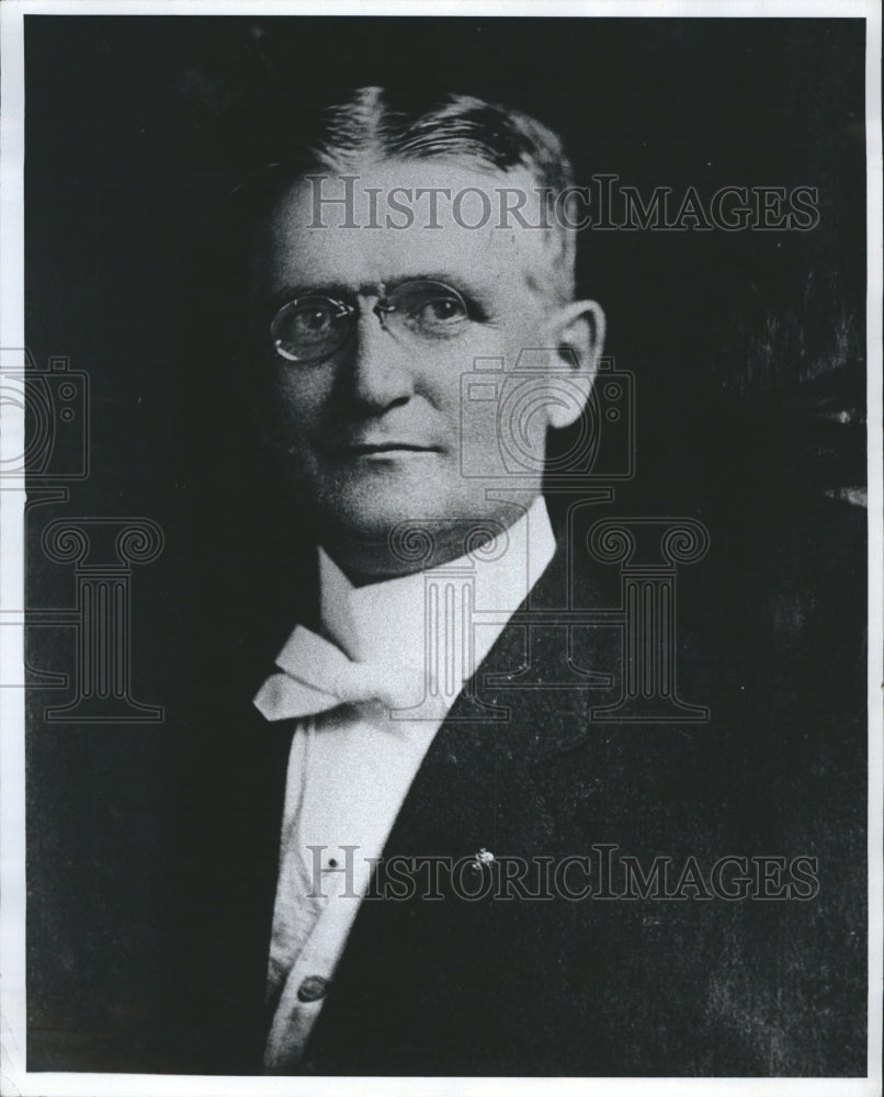 1984 Press Photo W.L. Straub editor - RSH59815