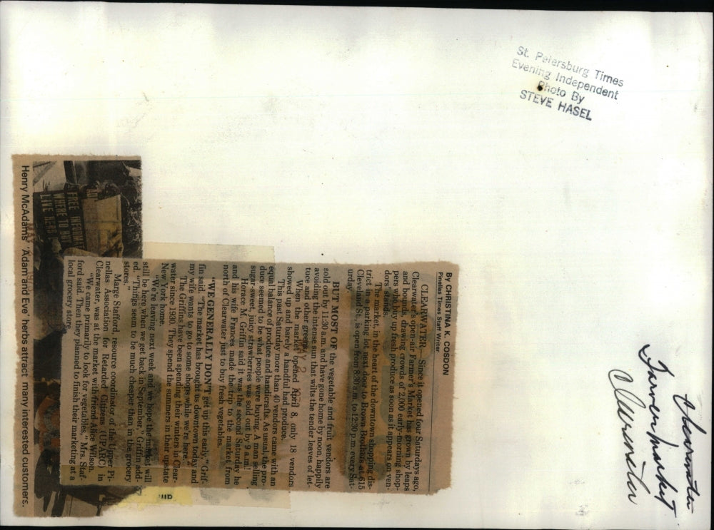 1973 Press Photo Henry McAdams "Adam & Eve" herbs attract many interested custom