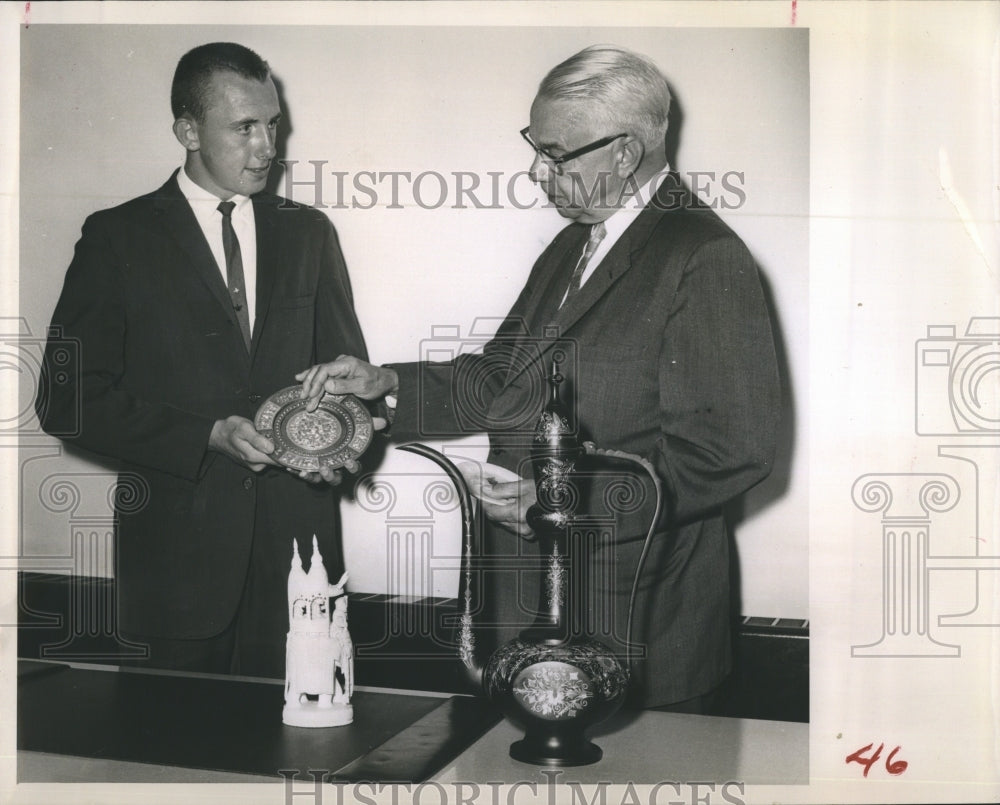 1963 Press Photo T.O. Calkins, right & Marvin Bills, Manatee Junior College