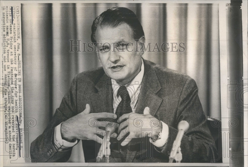 1973 Press Photo Dr. Richard S. Wilbur, assistant secretary of Defense for