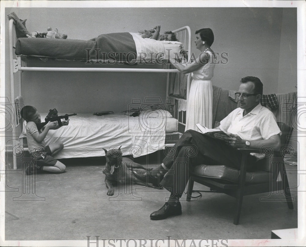 1960 Press Photo Dr, William C.Wilbur, Mrs. Wilbur, and kids, Presbyterian