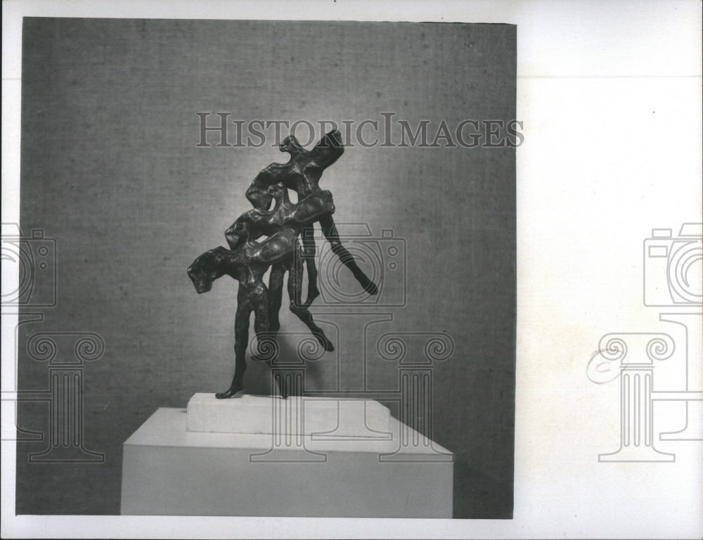 1978 Press Photo "Birdman Descending" Cast Bronze Sculpture by Frank Colson