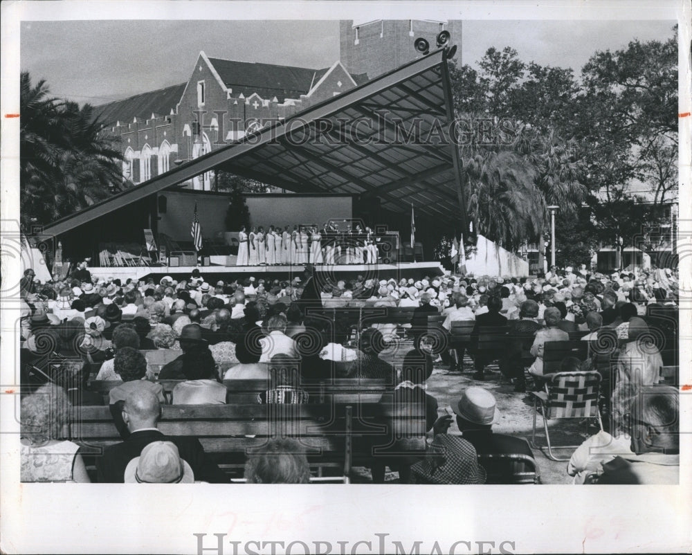 1976 Press Photo Audience at Concert in Williams Park in St. Petersburg Florida