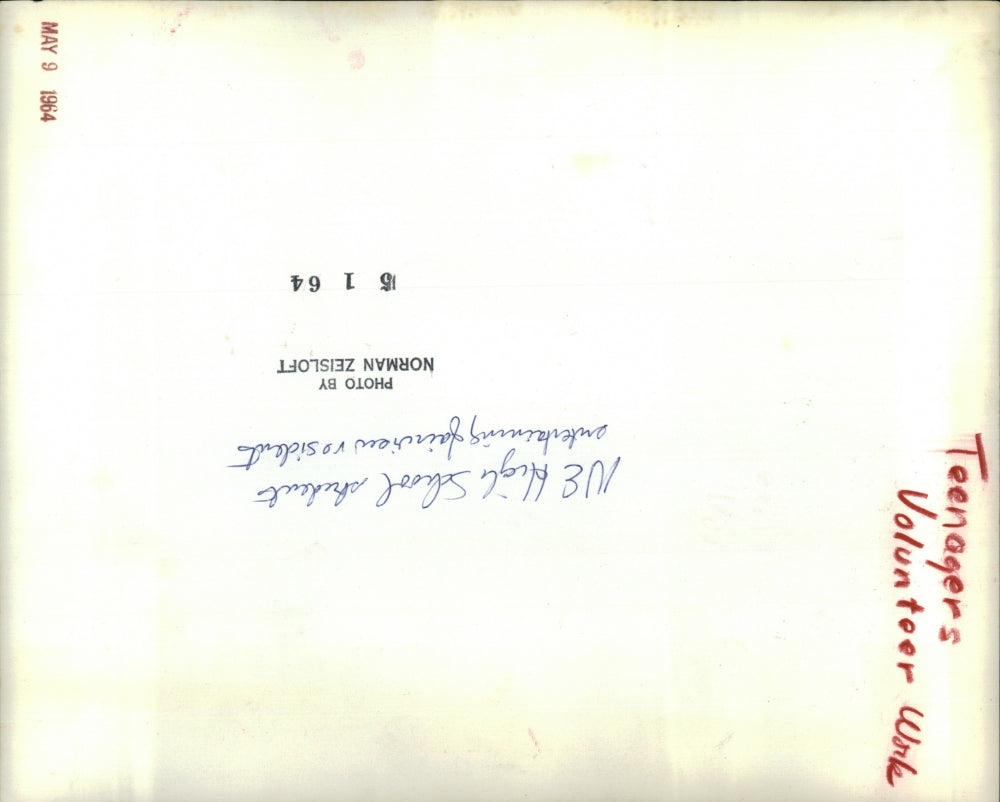 1964 Press Photo Northeast High School Students Volunteering Fairview Residents