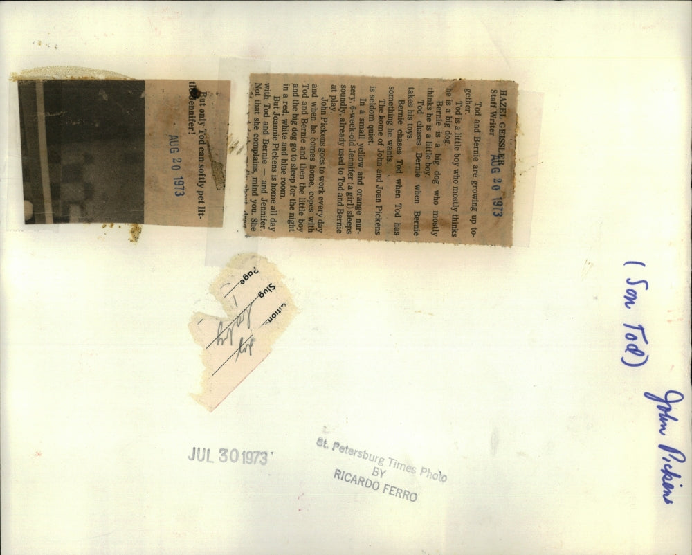 1973 Press Photo Brother taking care of Baby Jennifer. - RSH77211