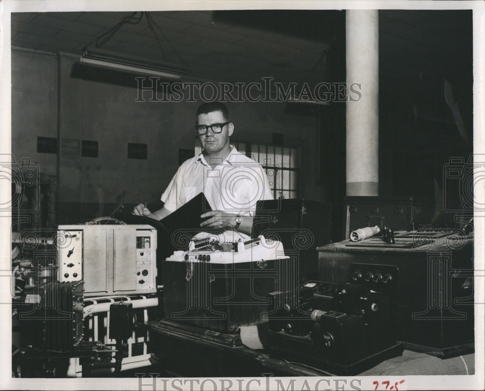 Press Photo Wesley, sorting through donated items at Helping Hand, Inc.