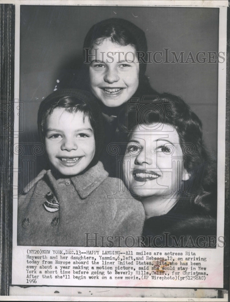 1956 Press Photo Actress Rita Hayworth with her two daughters. - RSH77971