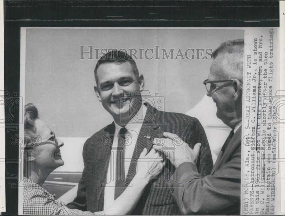 1967 Press Photo Astronaut Clifton C. Williams Jr with his parents - RSJ02525