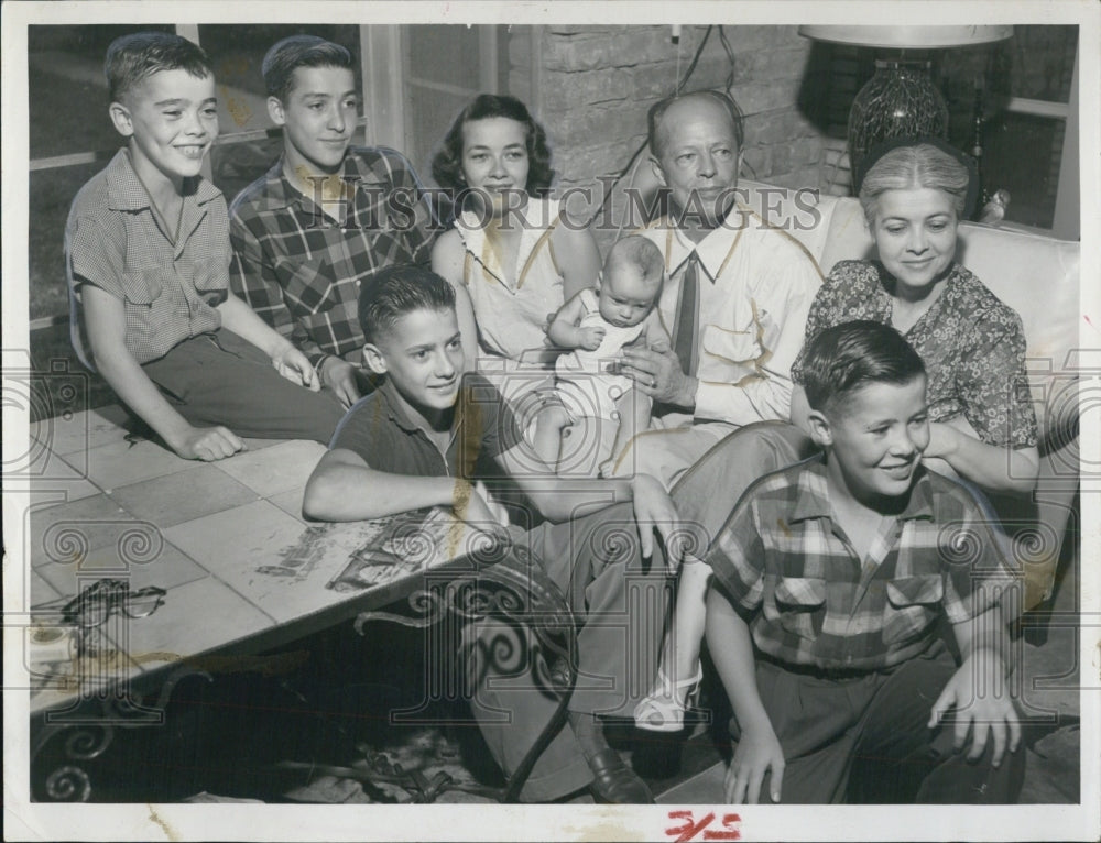 1966 Press Photo Col and Mrs Allen D Raymond and their children - RSJ03069