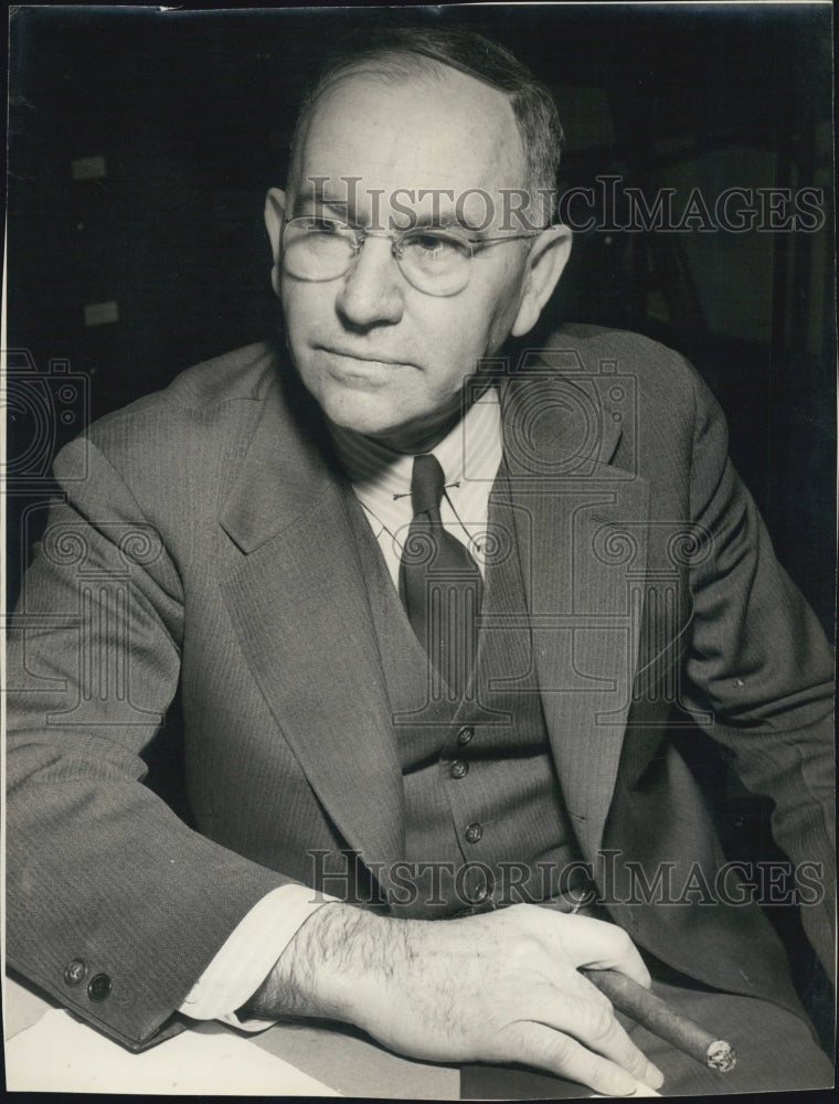 1945 Press Photo Clerk of the court Guyte McCord is in charge of court records