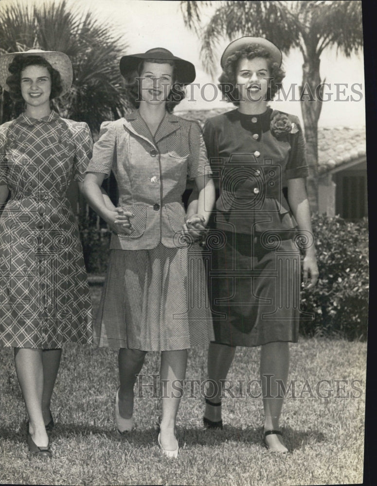 1942 Press Photo Janet Shelmerdine Martha Russ Kay Ballerby - RSJ10061