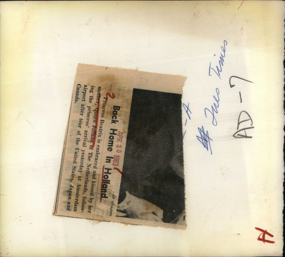 1963 Press Photo Princess Beatrix of Holland & mom Queen Juliana - RSJ14177