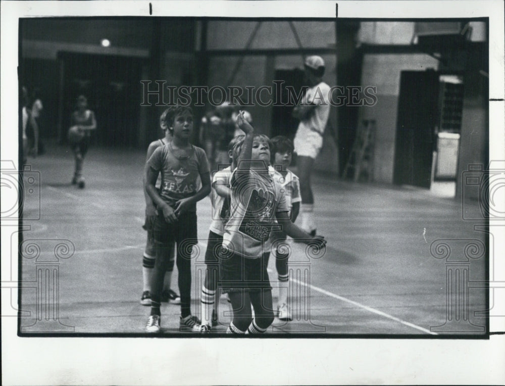 1978 Press Photo Timmy Renda Throws Basketball Summer Games New Port Richey- Historic Images