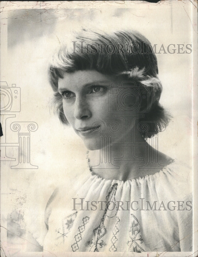 1971 Press Photo Actress Mia Farrow - RSJ17865