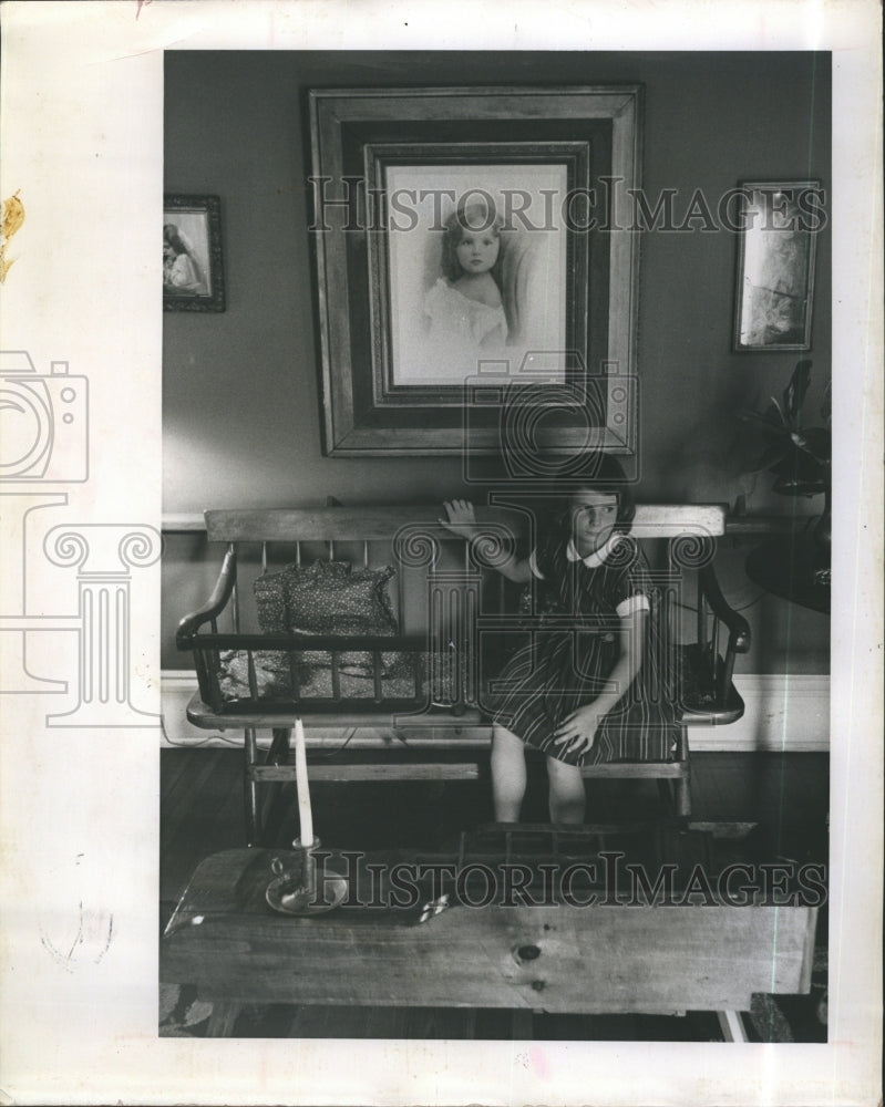 1962 Press Photo Austin poses  in Great Aunt Portrait.- Historic Images