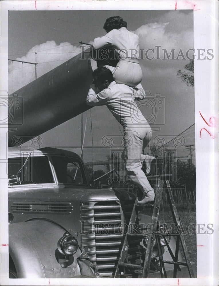 1963 Press Photo Faye Moses Zacchini, human canonball- Historic Images