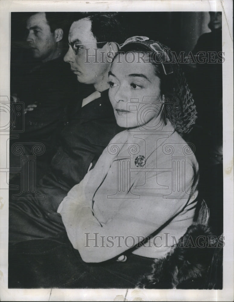 1946 Press Photo  Maj. Richard Lewis of Boston with wife.- Historic Images