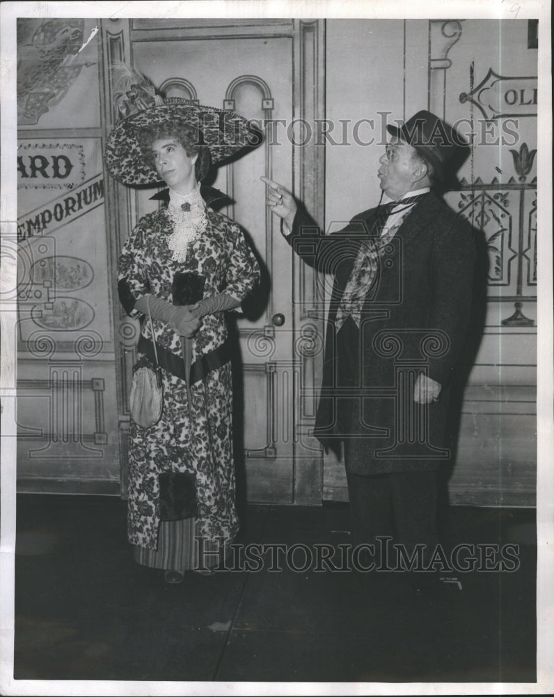 1962 Press Photo Jane Lillig &amp; Cliff Hall scene from Musical Play The Music Man.- Historic Images