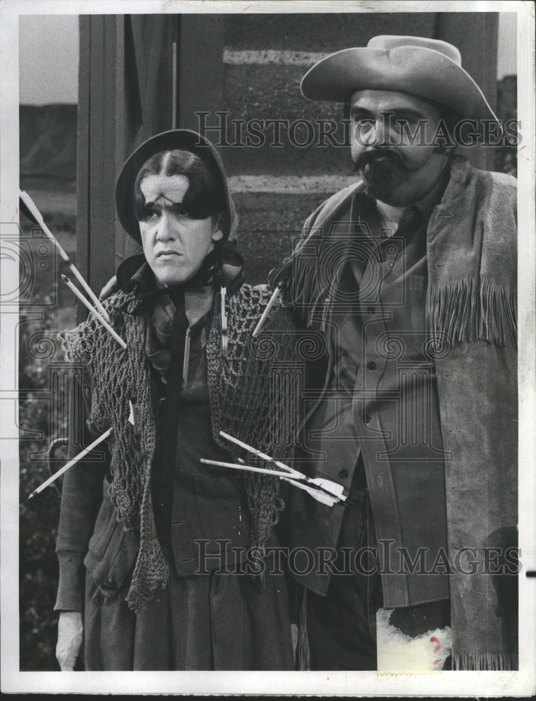 1971 Press Photo Actress Ruth Buzzi Actor James Coco Rowan Martins Laugh In Show- Historic Images