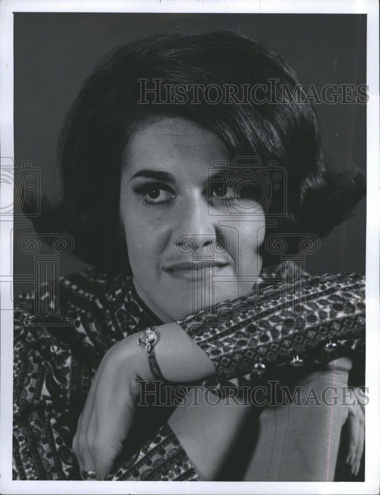 1970 Press Photo Actress Ruth Buzzi Poses- Historic Images