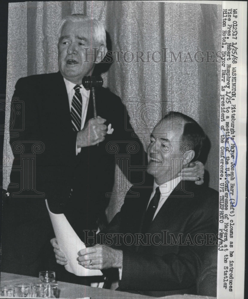 1968 Press Photo Pittsburgh&#39;s Mayor Joseph Barr, V. P. Hubert Humphrey- Historic Images