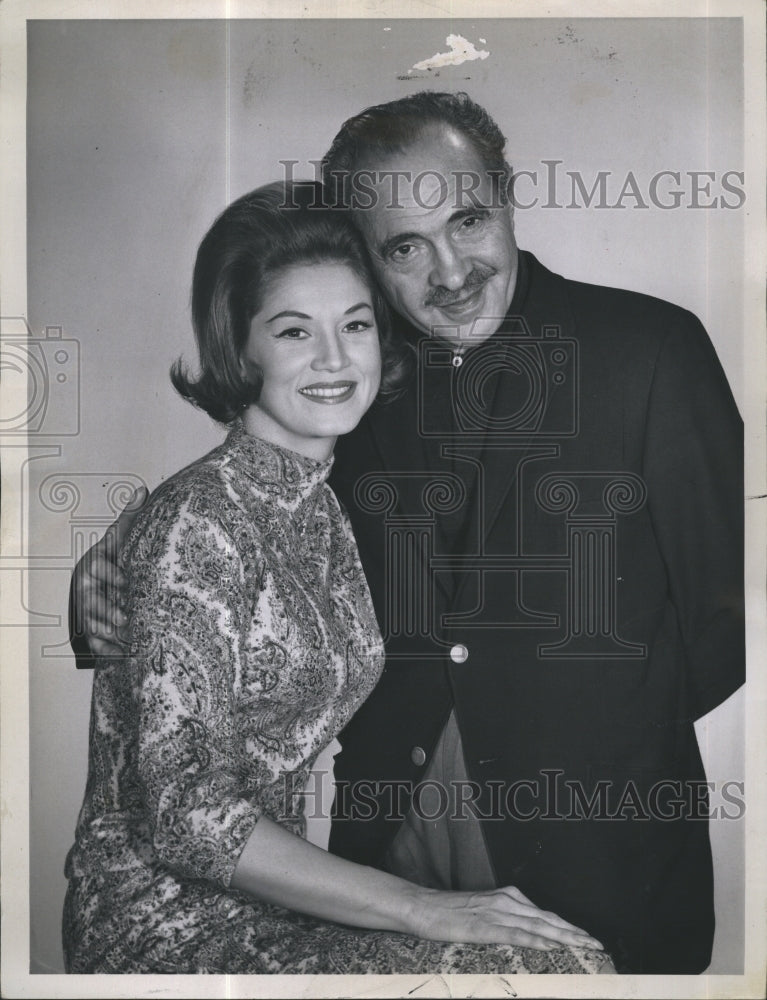 1965 Press Photo Sam Levene and Phyllis McGuire - Historic Images