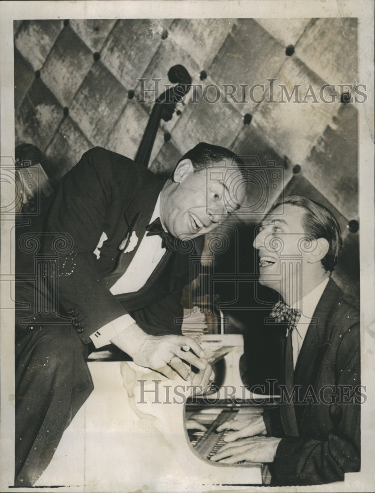 1947 Press Photo A picture of Joe Lewis &amp; Ray Bolger- Historic Images