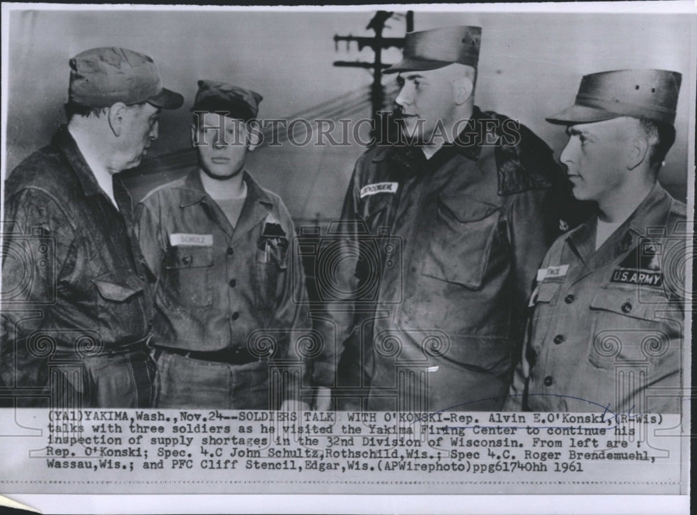 1961 Press Photo Rep Alvin E O&#39;Kinski and three soldiers- Historic Images