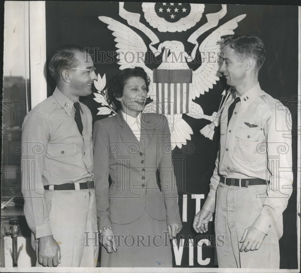 1950 Press Photo Air Force Recruiter Dale T Byers Wife Interim Captain Lott- Historic Images