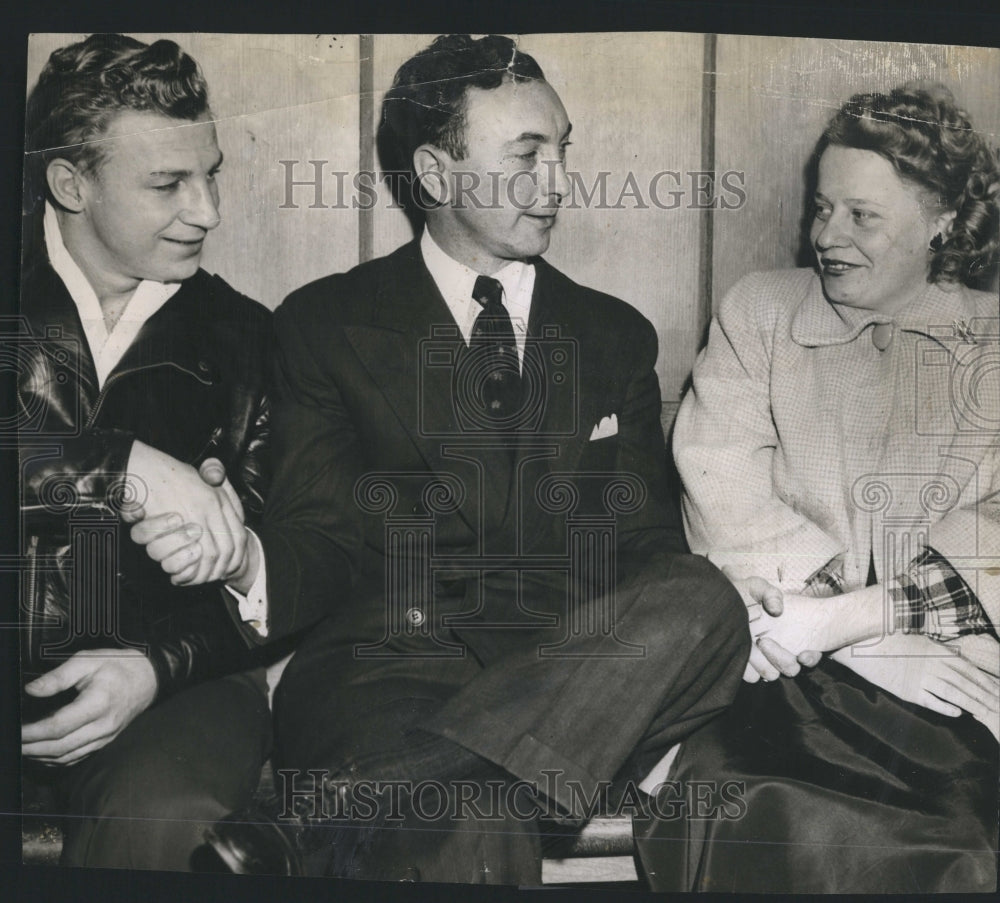 1953 Press Photo Harold Chaplin with Atty Kirsner &amp; Mrs Chaplin- Historic Images