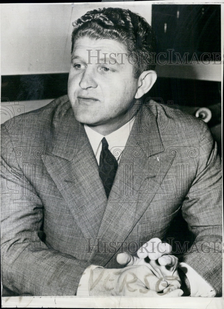 1946 Press Photo Football Star Robert Herwig After Divorce Court - Historic Images