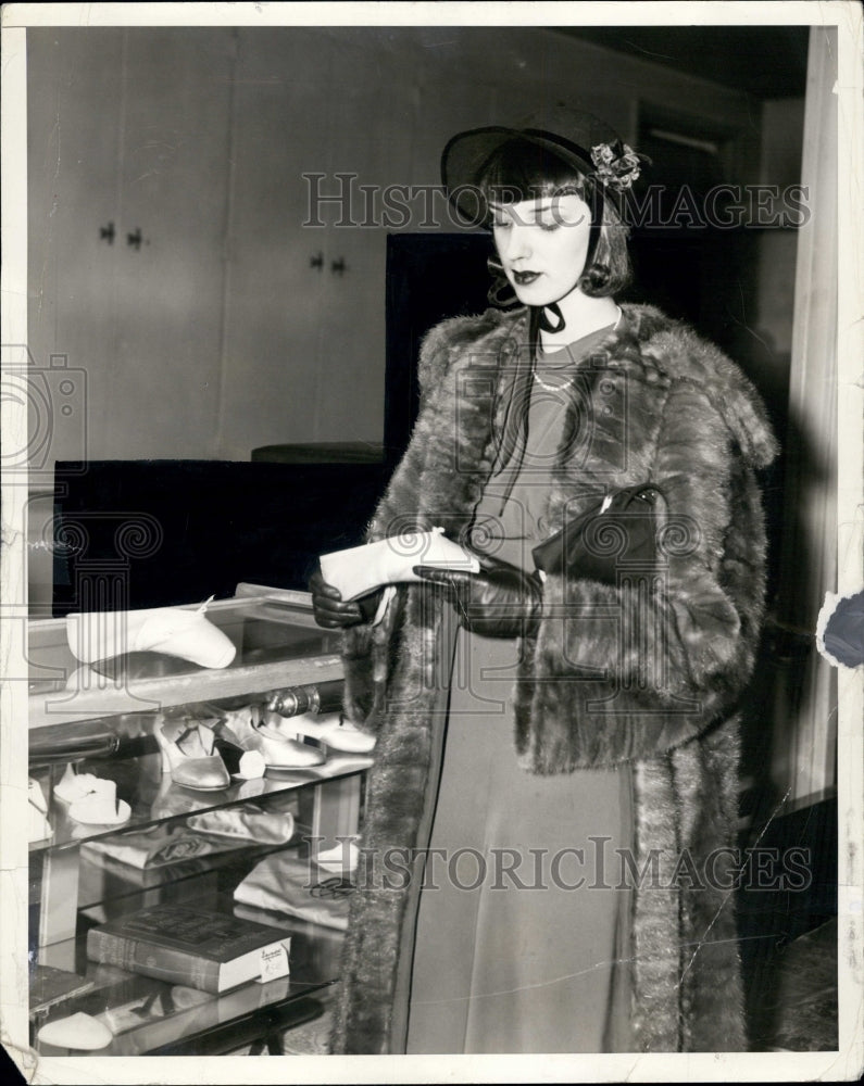 1938 Press Photo Sally Clark Looks At Dancing Slippers