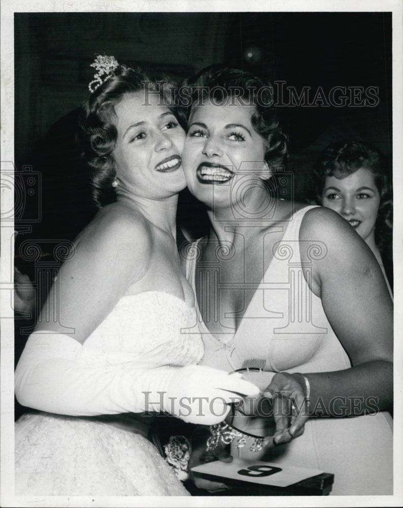 1960 Press Photo Dianne Lipson and Lorna Peirce,Photogenic Queen of Boston- Historic Images