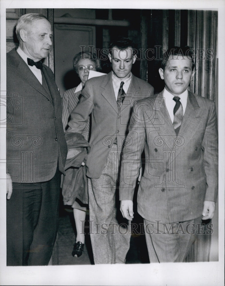 1946 Press Photo Police Chief Arthur Breorm escorted Mendor Mc Cormick and - Historic Images