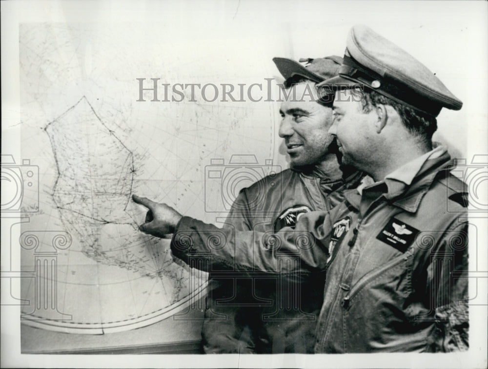 1956 Press Photo Marcus Hill and Allen Ballard Point Out Globe Trotting Map- Historic Images