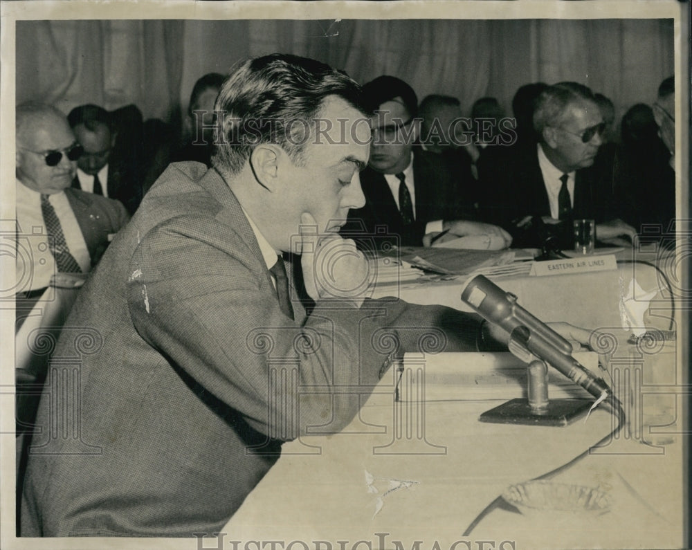 1961 Press Photo Mr RW Hicks at General Motors- Historic Images