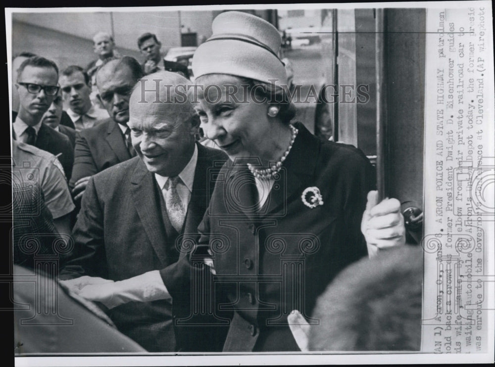 1954 Press Photo Former U.S. Pres. Dwight Eisenhower with wife Mamie.- Historic Images