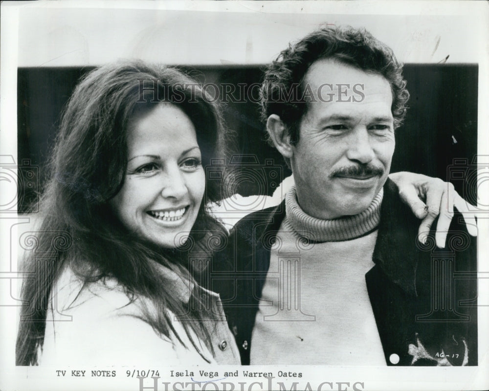 1974 Press Photo Actress Isela Vega and Warren Oates- Historic Images