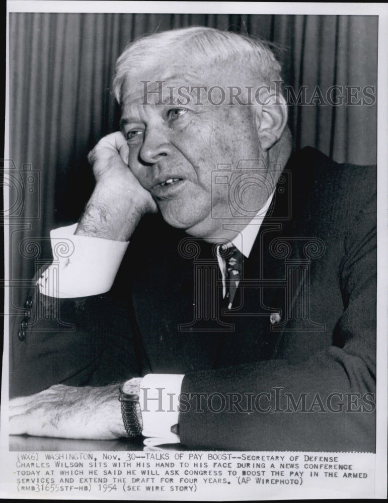 1954 Press Photo Secretary of Defense Charles Wilson News Conference- Historic Images