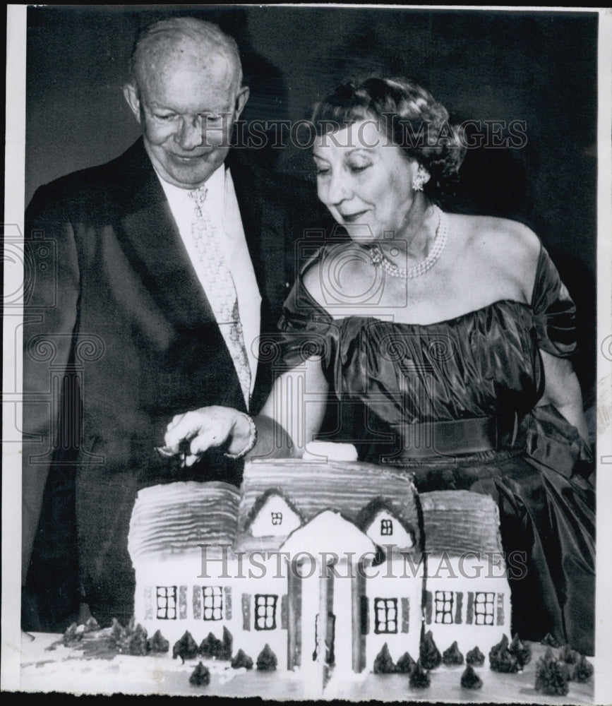 1961 Press Photo Former Pres. Eisenhower and Wife, Mamie, Celebrate Her B-Day- Historic Images