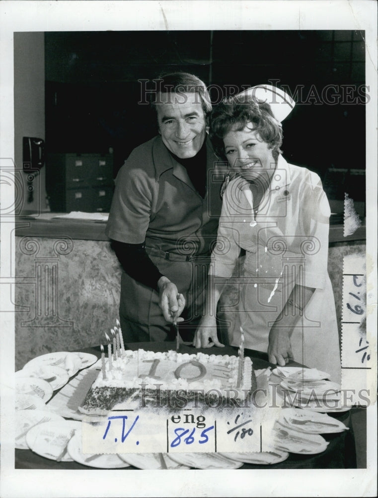 1973 Press Photo John Beradino Emily McLaughlin General Hospital 10 Cake- Historic Images