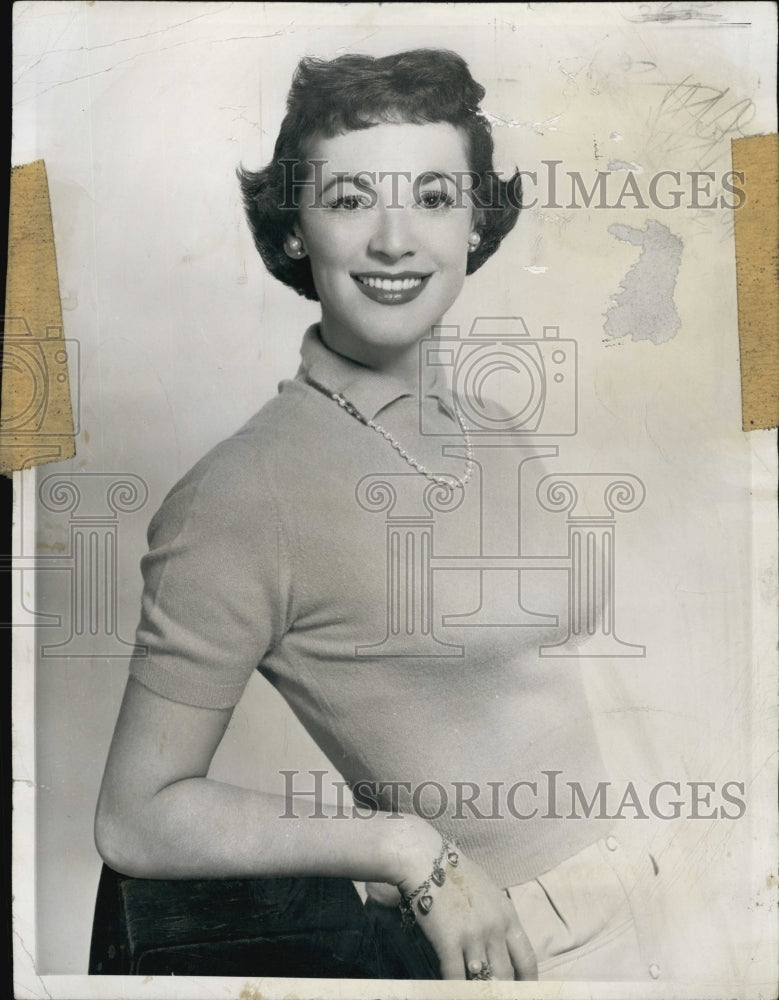 1957 Press Photo Singer actress Gisele MacKenzie