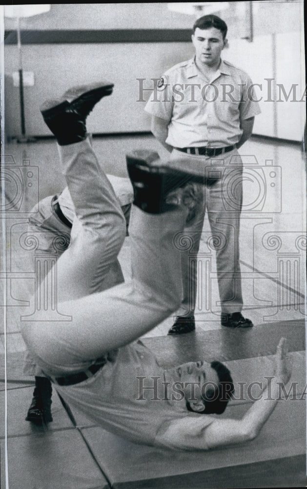 1975 Press Photo Lorraine Roy practices martial arts- Historic Images