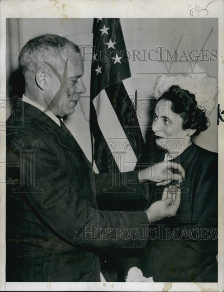 1945 Press Photo Sec of War RP Patterson and Mrs Anna Rosenberg- Historic Images