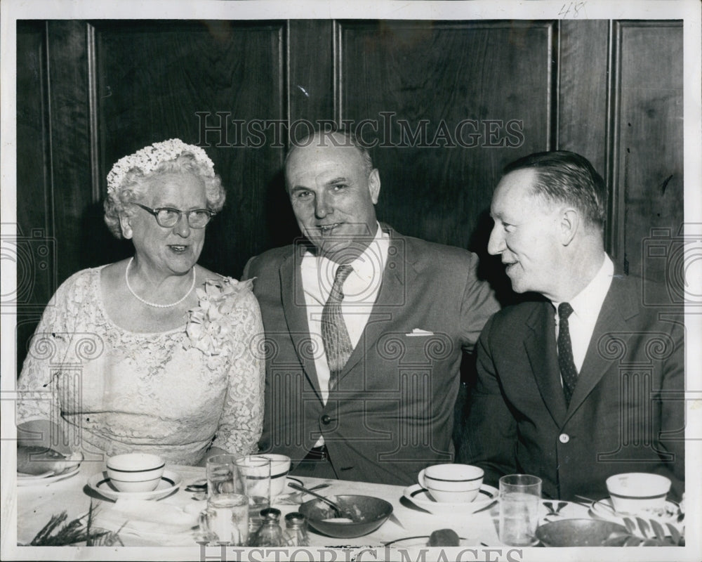 1959 Press Photo Marie Duggan retiring after 43 yrs State Income Tax Dept- Historic Images