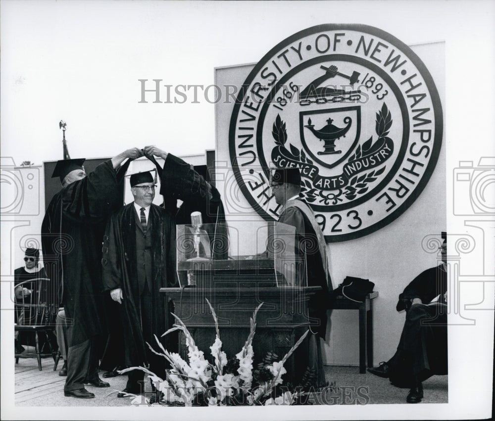 1964 Press Photo Dr Eldon L Johnson former pres of Univ of NH honorary degree dr of law Jere A Chase- Historic Images