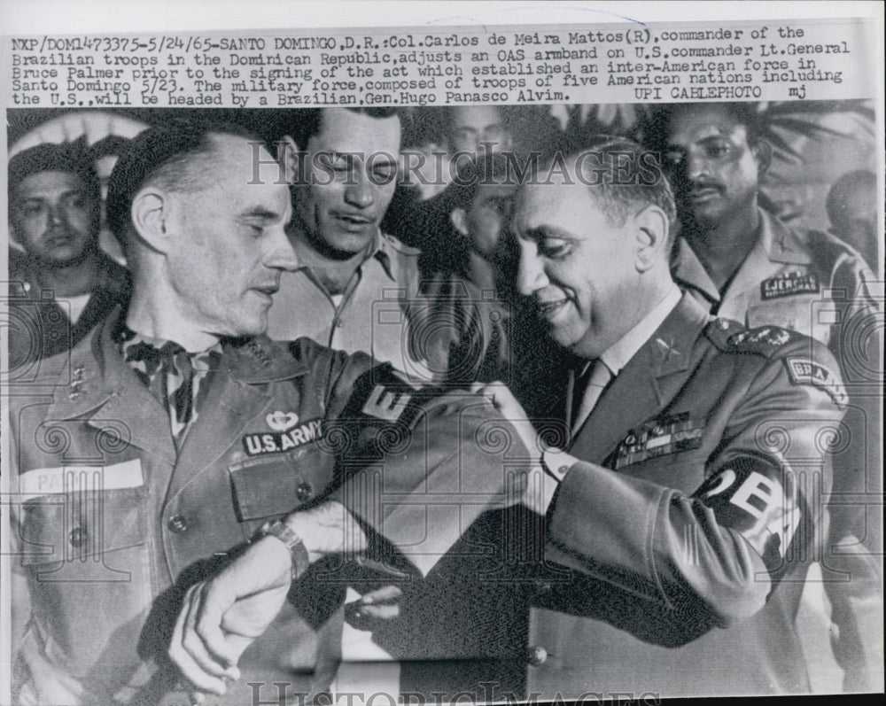 1965 Press Photo Col C de Meira Mattos of Brazil &amp; US Lt Gen B Palmer- Historic Images