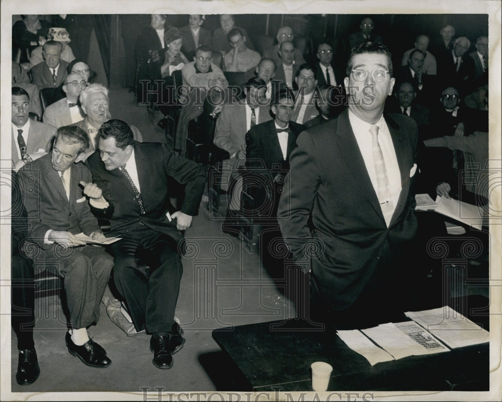 1959 Press Photo Robert Walkenshaw Regional Director of the United Auto Workers- Historic Images