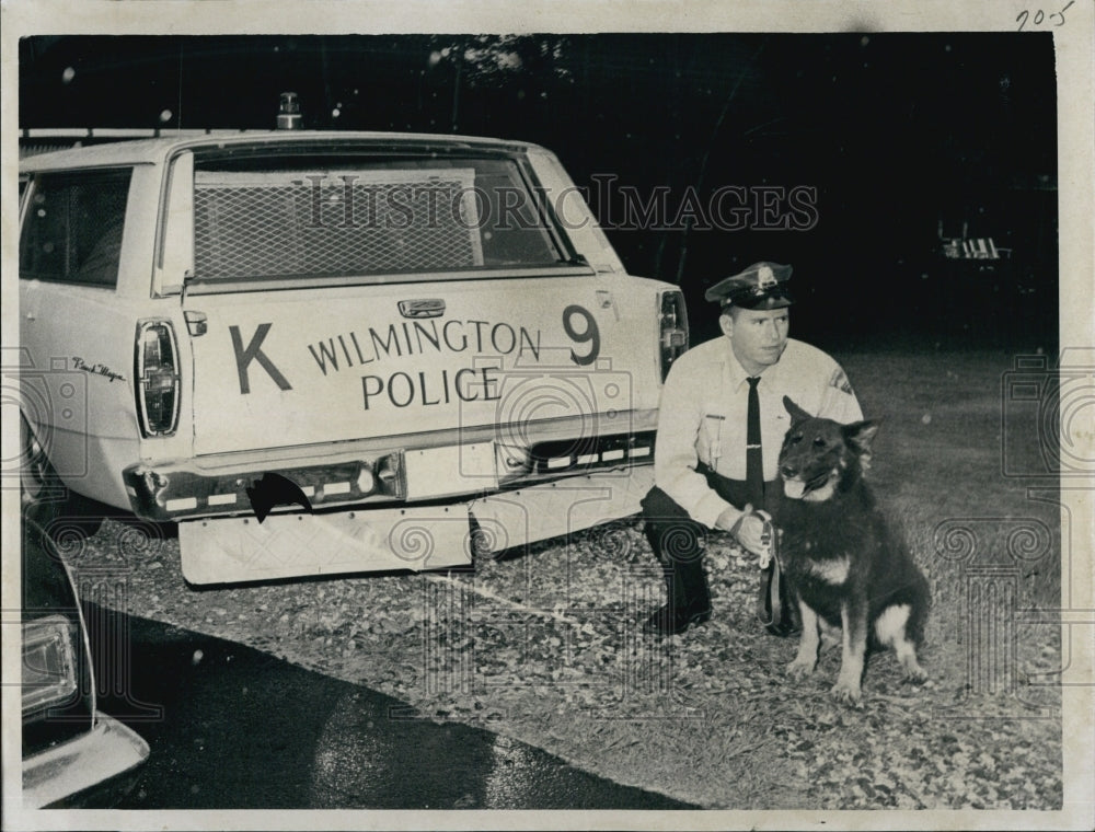 1967 Press Photo Wilmington police officer Jay Palmer dog Zip led to arsonist home- Historic Images